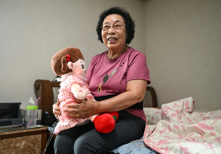 En Corée du Sud, des poupées IA tiennent compagnie aux seniors