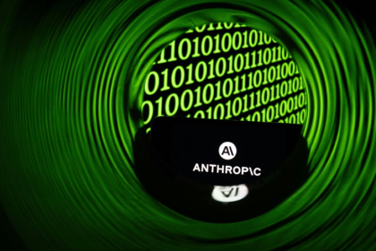 La société Anthropic, éditrice des modèles d'intelligence artificielle (IA) Claude, a mis mardi à la disposition du grand public la version la plus puissante de sa technologie tout en la bridant dans des domaines sensibles - SEBASTIEN BOZON (AFP)