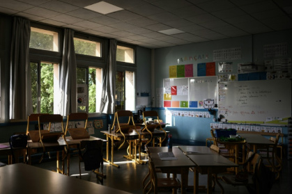 Une classe d'école élémentaire vide à Bordeaux pendant une vague de chaleur le 1er juillet 2025 - Philippe LOPEZ (AFP)