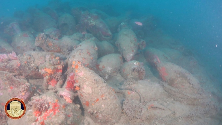 Une épave romaine chargée de centaines d'amphores découverte au large de la Sicile
