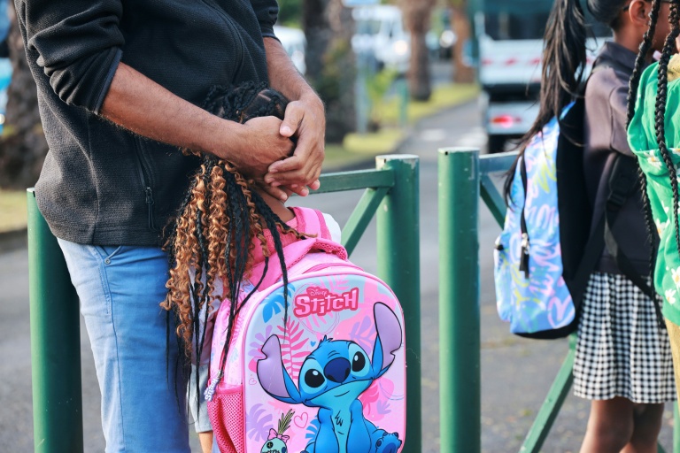 À La Réunion, la seconde main s'impose face au coût de la rentrée scolaire