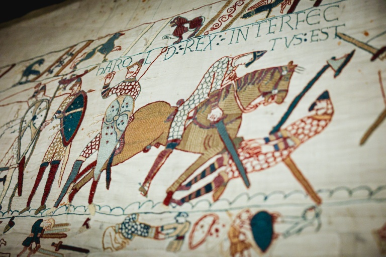 A Londres, l'exposition de la tapisserie de Bayeux ouvre en pleine "tapestry-mania"