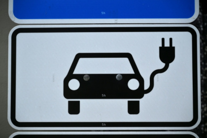 Les voitures électrique représenteront près d'une vente sur trois dans le monde en 2026, selon l'Agence internationale de l'énergie - Ina FASSBENDER (AFP)
