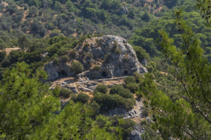 Les grottes de la vallée d'Homeros à Bornova,  le 7 août 2026, en Turquie, où l'on pense que le célèbre poète grec Homère a vécu et écrit l'Iliade et l'Odyssée - Ahmet Ayberk Cimen (AFP)