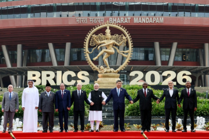 Photographie distribuée par l'agence d'Etat russe Sputnik montrant les dirigeants des pays membres des Brics posant pour la traditionelle photo de famille lors du 18e sommet des BRICS à New Delhi - Alexander KAZAKOV (AFP)