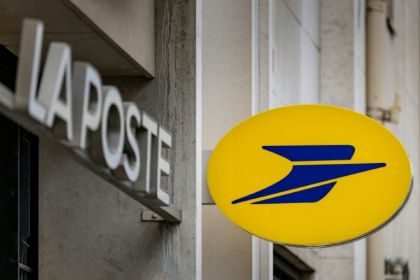 Quelque 62 kilos de courriers non distribués ont été découverts dans une forêt du Doubs, a indiqué vendredi le groupe La Poste, qui soupçonne un facteur intérimaire, employé pendant l'été, de s'en être débarrassé. - Joel Saget (AFP)