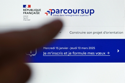 Dans les faits, le processus d'orientation post-bac, à travers la plateforme Parcoursup, sélectionne déjà les bacheliers, faute de pouvoir répondre à la demande dans certaines filières - Anna KURTH (AFP)