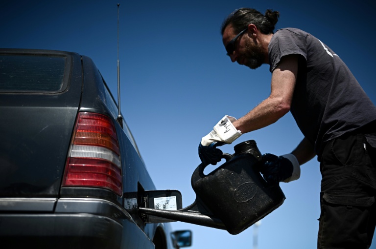 Face aux prix du gazole, la tentation de l'huile de friture dans le moteur