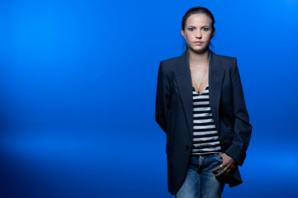 L'essayiste Chloé Morin pose à Paris le 4 septembre 2026 - Joel Saget (AFP)