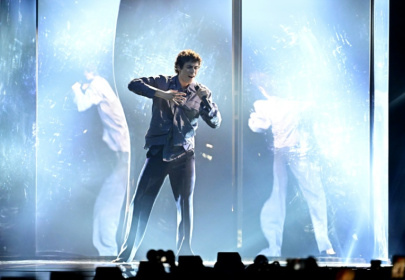 Le chanteur Daniel Zizka, qui représentait la République tchèque avec la chanson "Crossroads", lors de la finale de l'Eurovision, le 16 mai 2026 à Vienne - Tobias SCHWARZ (AFP)