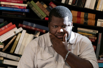 L'auteur canado-haïtien Thélyson Orélien à Manosque, le 24 septembre 2026 - JOEL SAGET (AFP)