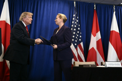 Le président américain Donald Trump et la Première ministre danoise Mette Frederiksen le 22 septembre 2026 au siège de l'ONU à New York - Brendan SMIALOWSKI (AFP)